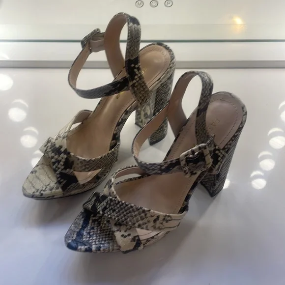 Animal print platform, chunky heel,Ankle straps, Size 7 - Picture 4 of 9
